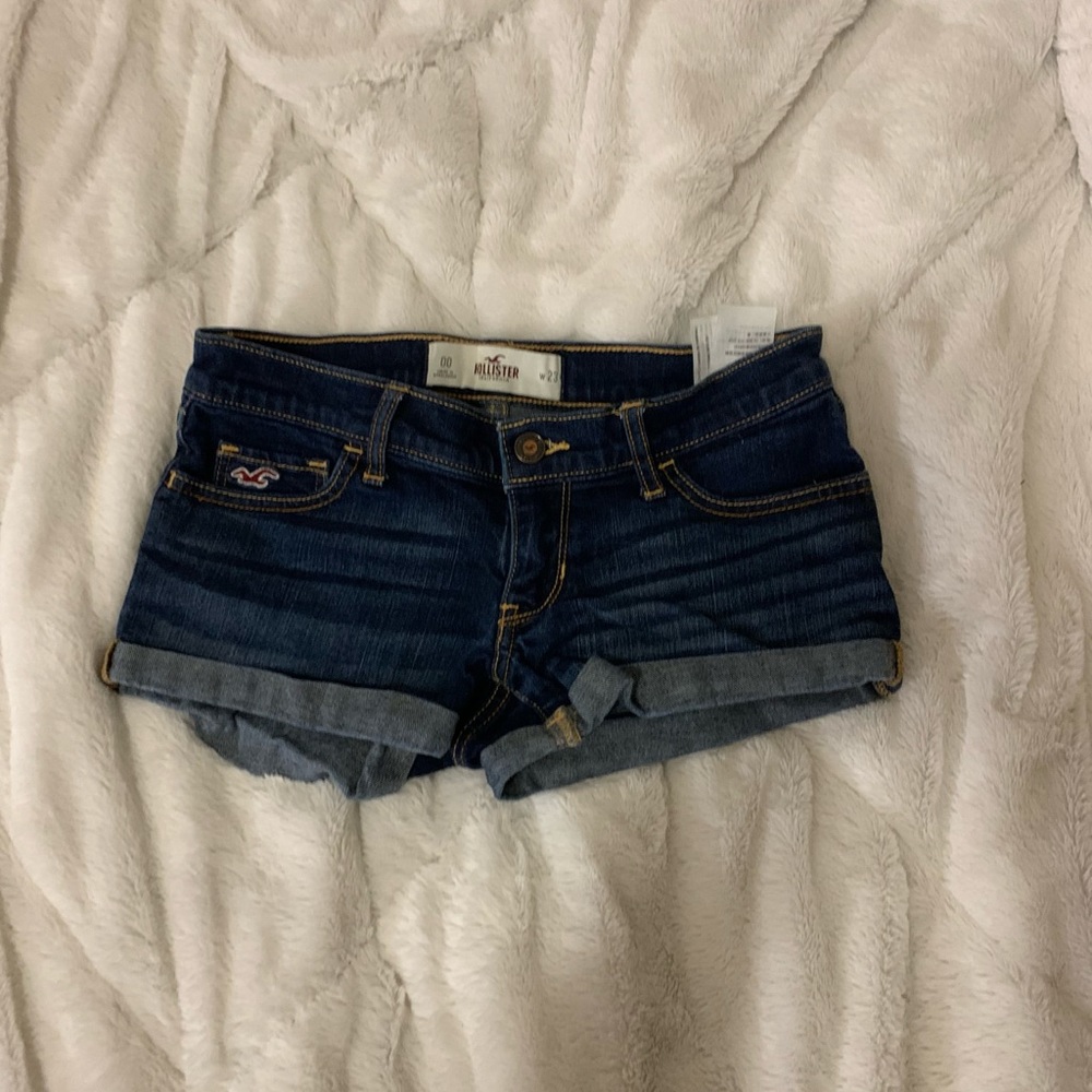Hollister California short shorts, dark blue in size 00 (lmk asap‼️)